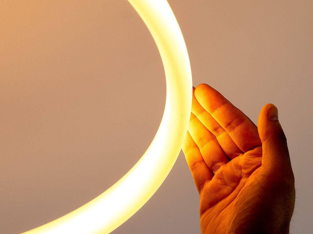 スタイリッシュなLED