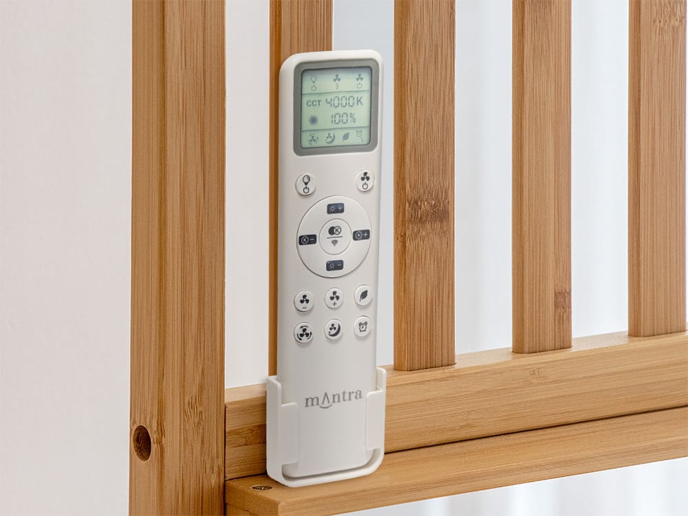 シーリングファン ライトのリモコンを壁掛けホルダーに入れた状態